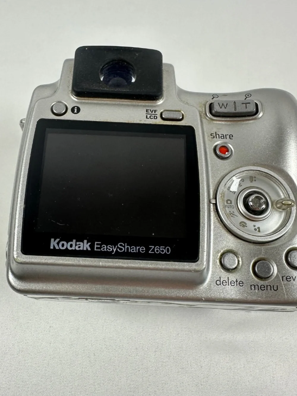 Kodak EasyShare Z650 Zoom Digital Camera, KCKFL61702125, Silver, FOR PARTS.